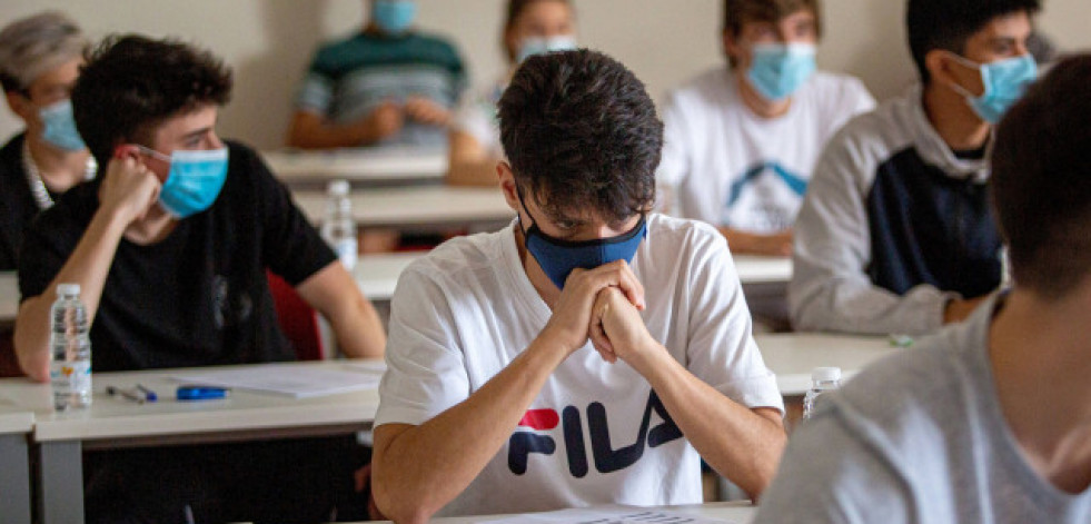 La Xunta retirará las mascarillas en las aulas cuando las autoridades sanitarias lo vean 