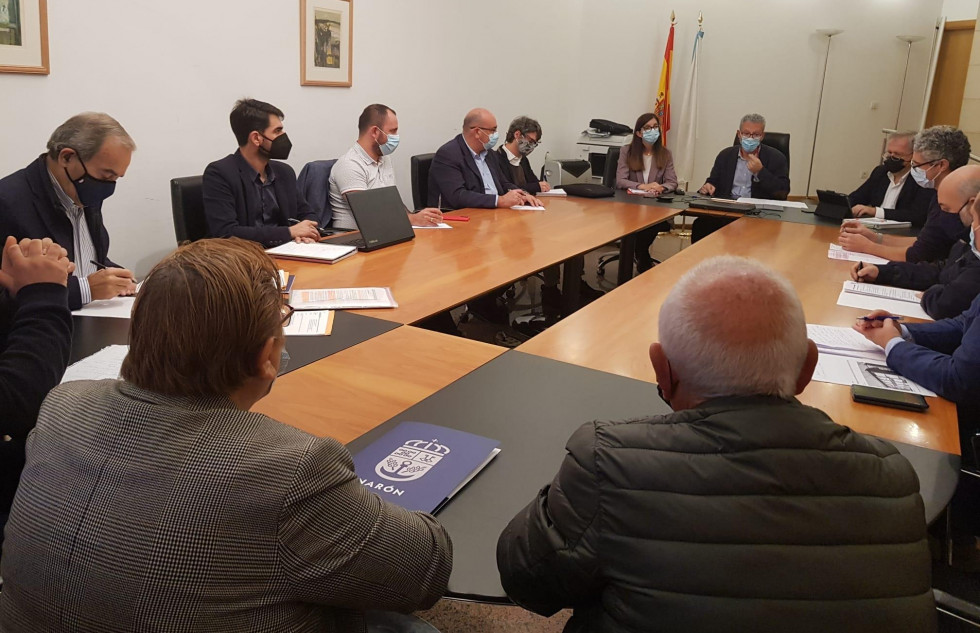 Alcaldes y representantes municipales con la Dirección Xeral de Mobilidade en Santiago